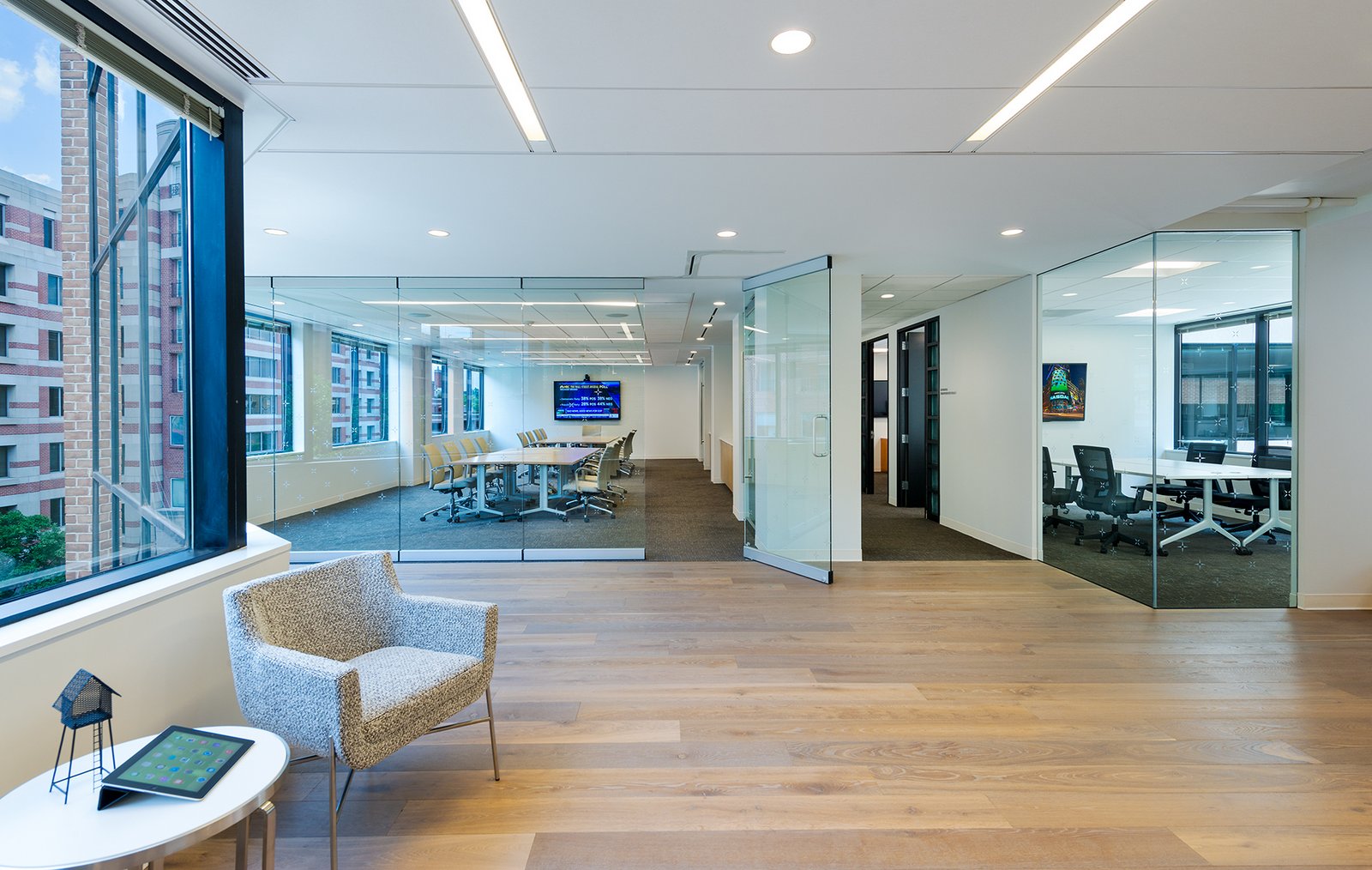 辦公樓大堂設(shè)計(jì)新風(fēng)尚，安徽半山裝飾領(lǐng)航(圖1)