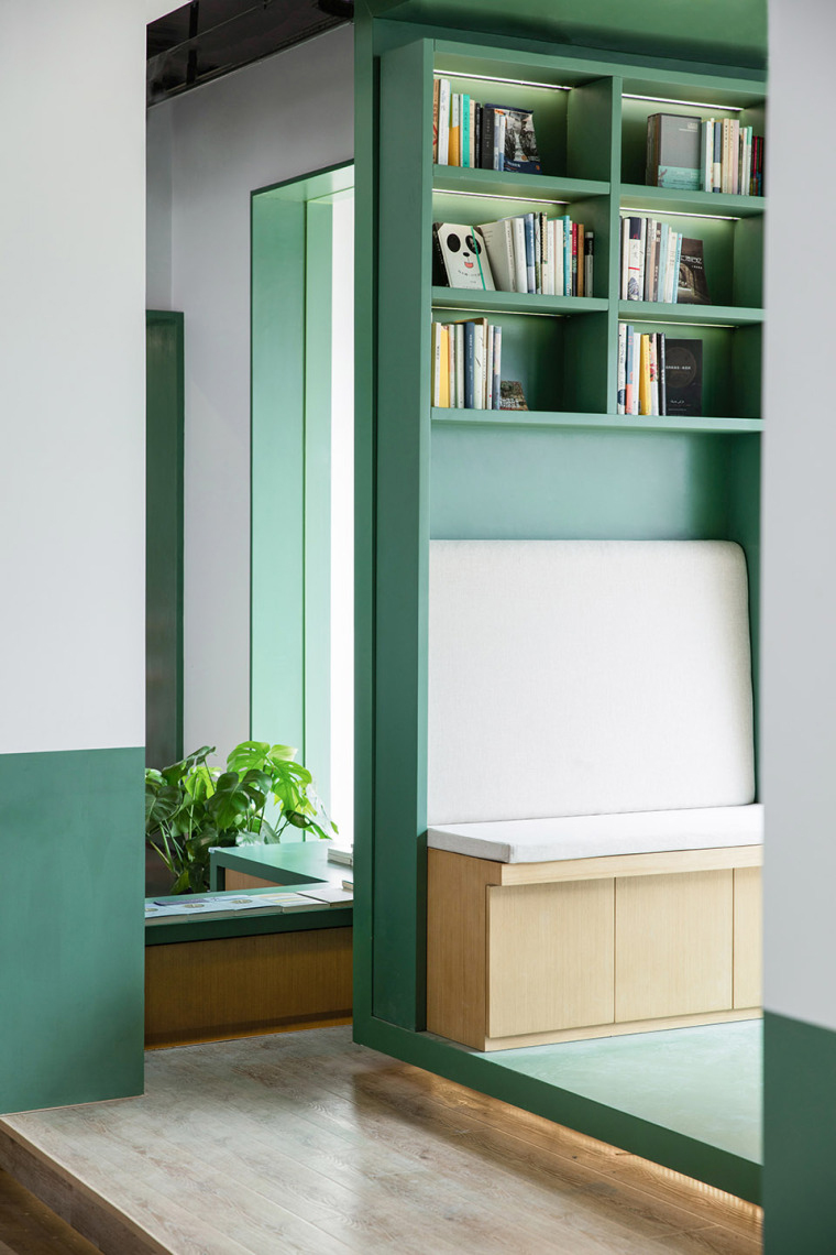 安慶市300平方三角書店裝修設(shè)計(圖2) 3.jpg